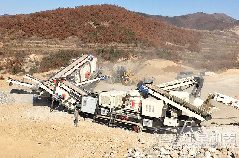 福建移动式每小时200-300吨花岗岩破碎机现场